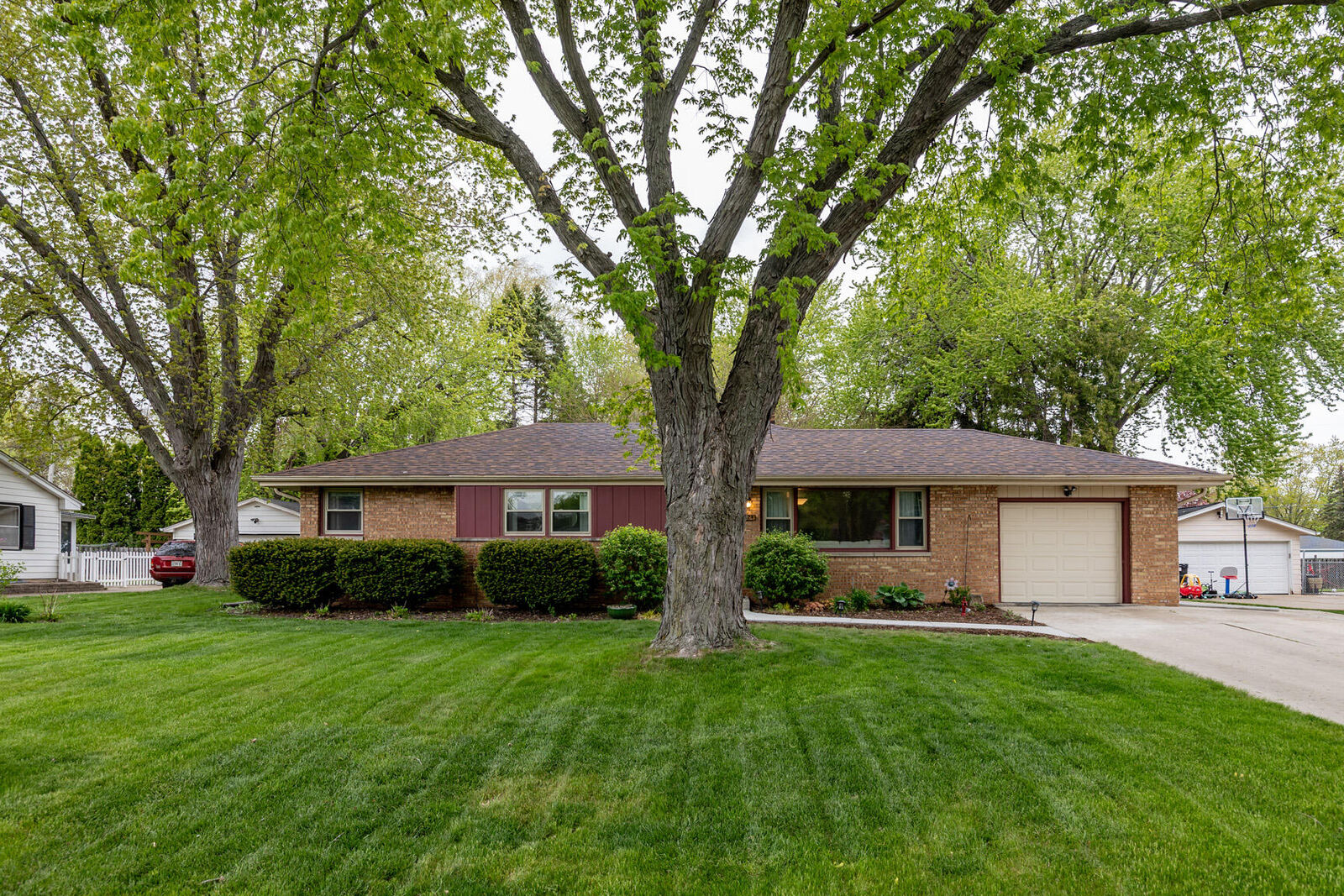 Property Photo: 5324 W Wabash Ave WI 53223