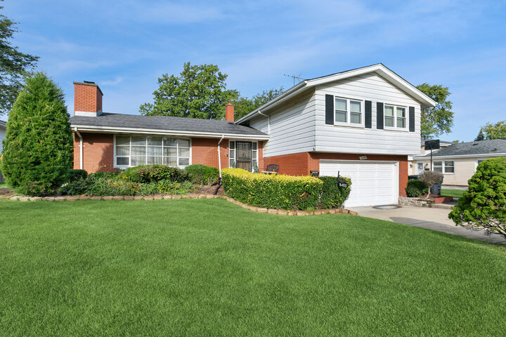 Property Photo:  16400 University Avenue  IL 60473 