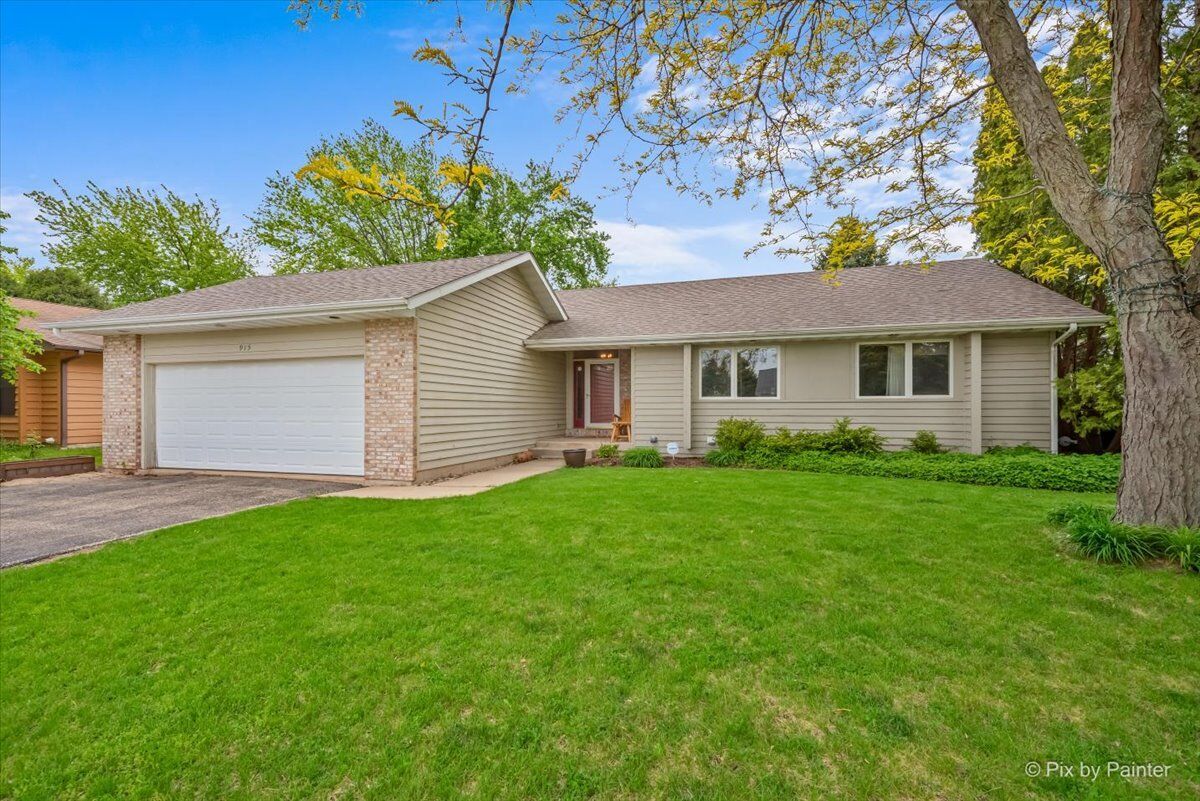 Property Photo:  915 S 8th Street  IL 60115 