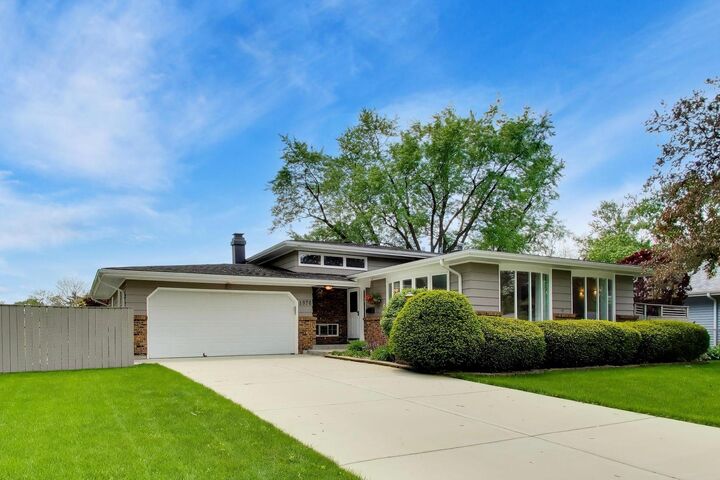 Property Photo:  1976 Robert Street  IL 60506 