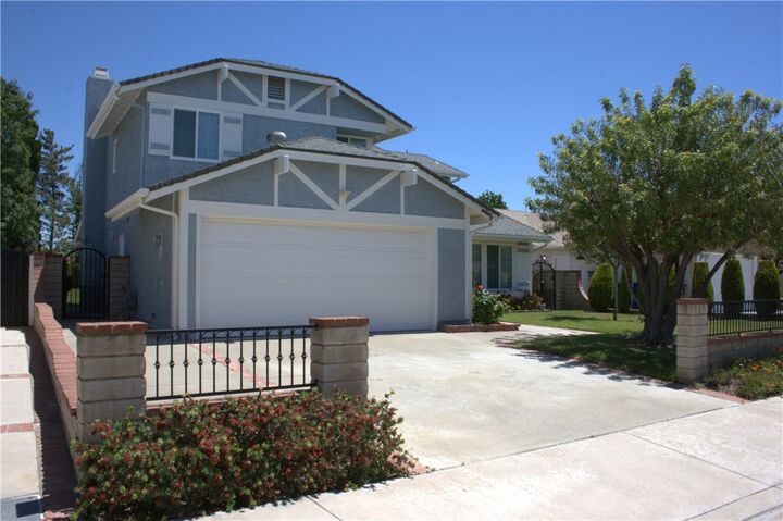 Property Photo:  28012 Tupelo Ridge  CA 91354 
