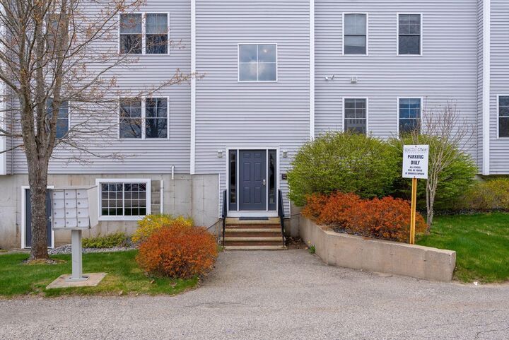 Property Photo:  170 E Grand Avenue 2  ME 04064 