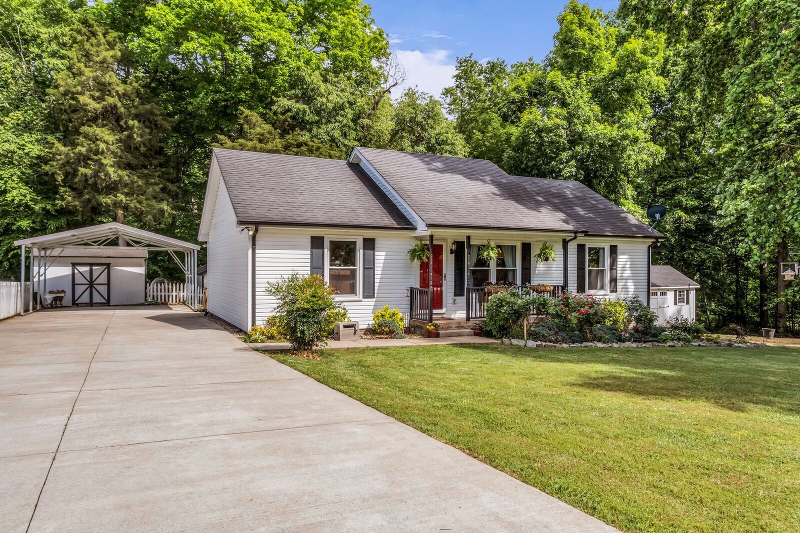 Property Photo:  2017 Shawnee Ln  TN 37073 