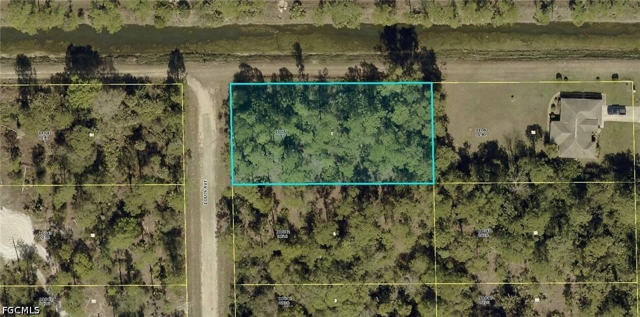 Property Photo: 722 Louis Avenue FL 33972