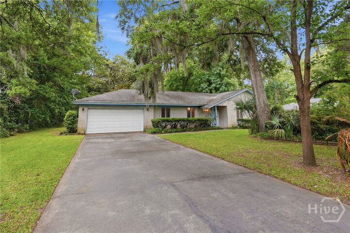 Property Photo:  616 Suncrest Boulevard  GA 31410 