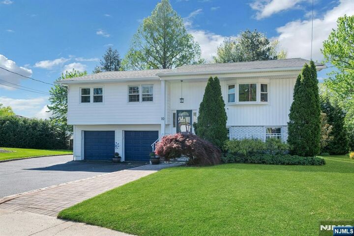 Property Photo:  10 Ronald Terrace  NJ 07081 