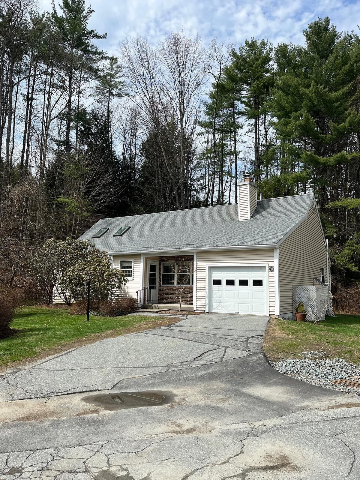 Property Photo:  6 Oak Ridge Road  NH 03784 