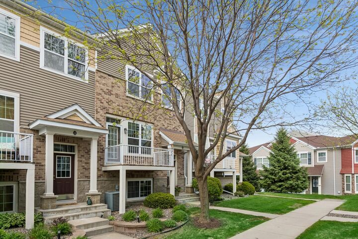 Property Photo:  1945 Commonwealth Boulevard 5  MN 55317 