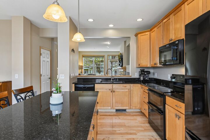 Property Photo:  1945 Commonwealth Boulevard 5  MN 55317 