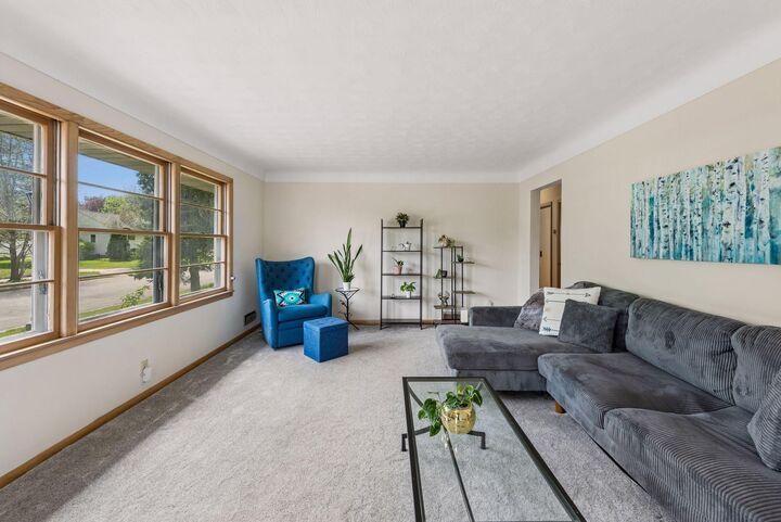 Property Photo:  1073 Eleanor Avenue  MN 55116 