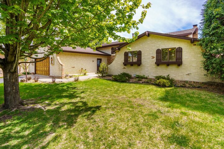 Property Photo:  2640 Alvarado Lane N  MN 55447 