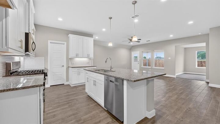 Property Photo:  1400 Canterbury Trail  TX 75115 