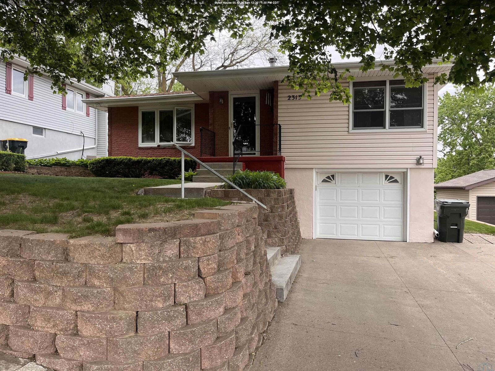 Property Photo: 2313 S Clinton St IA 51106