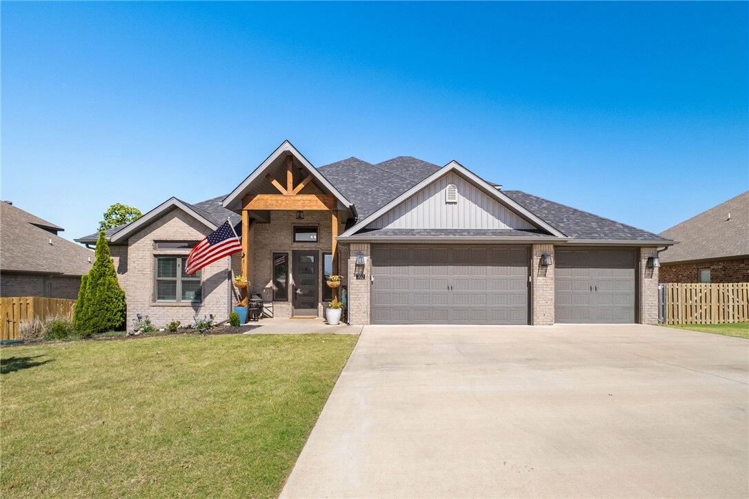 Property Photo:  702 E Valley Lane  AR 72762 