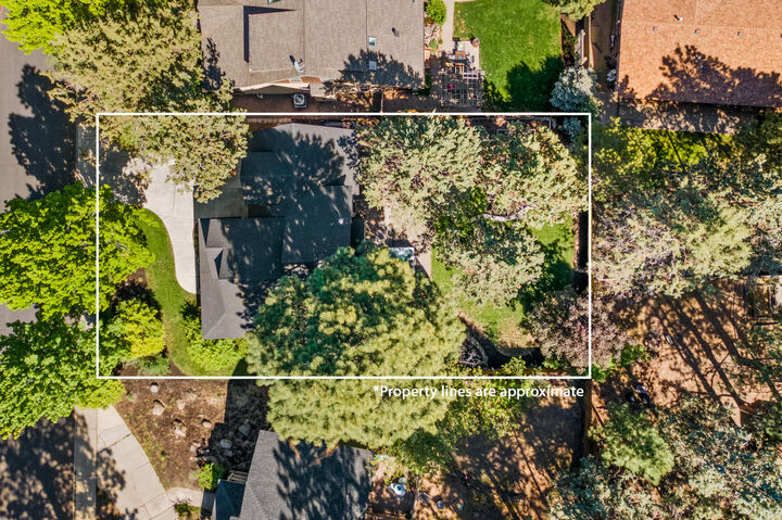 Property Photo:  1603 NW Albany Avenue  OR 97703 