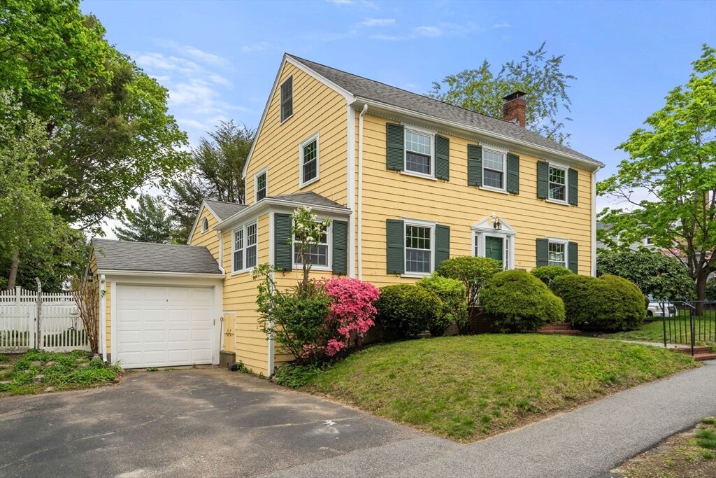 Property Photo: 10 Magnolia Rd MA 02186