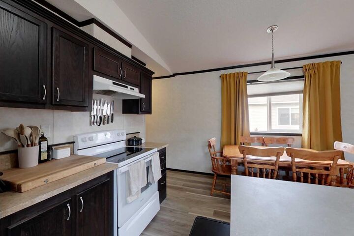 Property Photo: 404 6 Avenue NW 93 AB T0G 2A1
