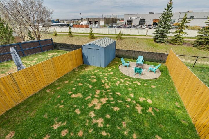 Property Photo:  231 Kingsbridge Road SE  AB T4A 0M4 
