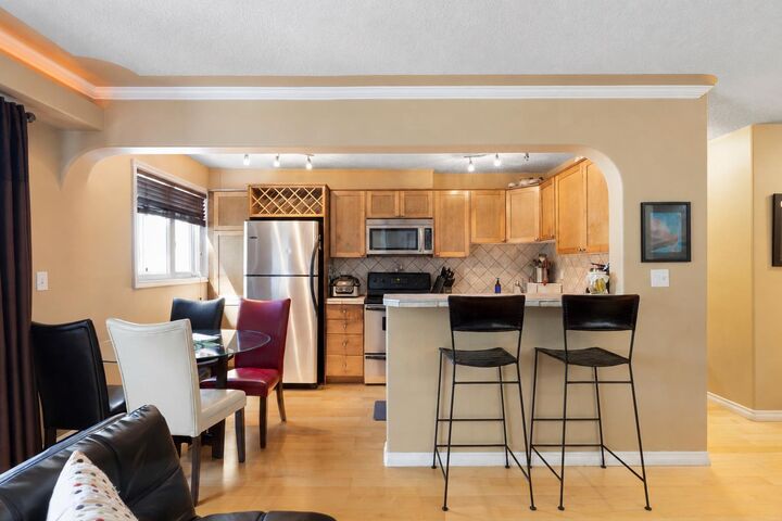 Property Photo:  823 5 Street NE 203  AB T2E 3W9 