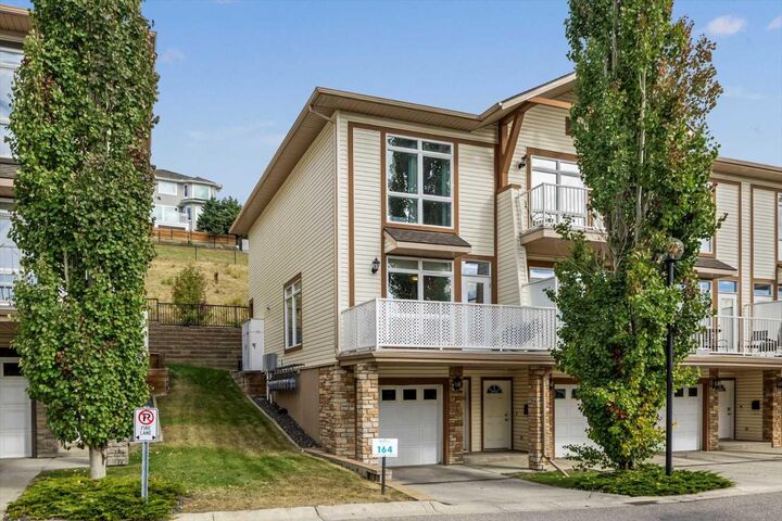 Property Photo:  164 Rockyledge View NW 1  AB T3G 6B2 