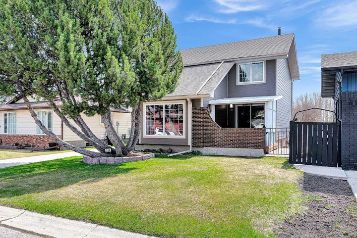 Property Photo:  288 Deer Run Crescent SE  AB T2J 5N5 