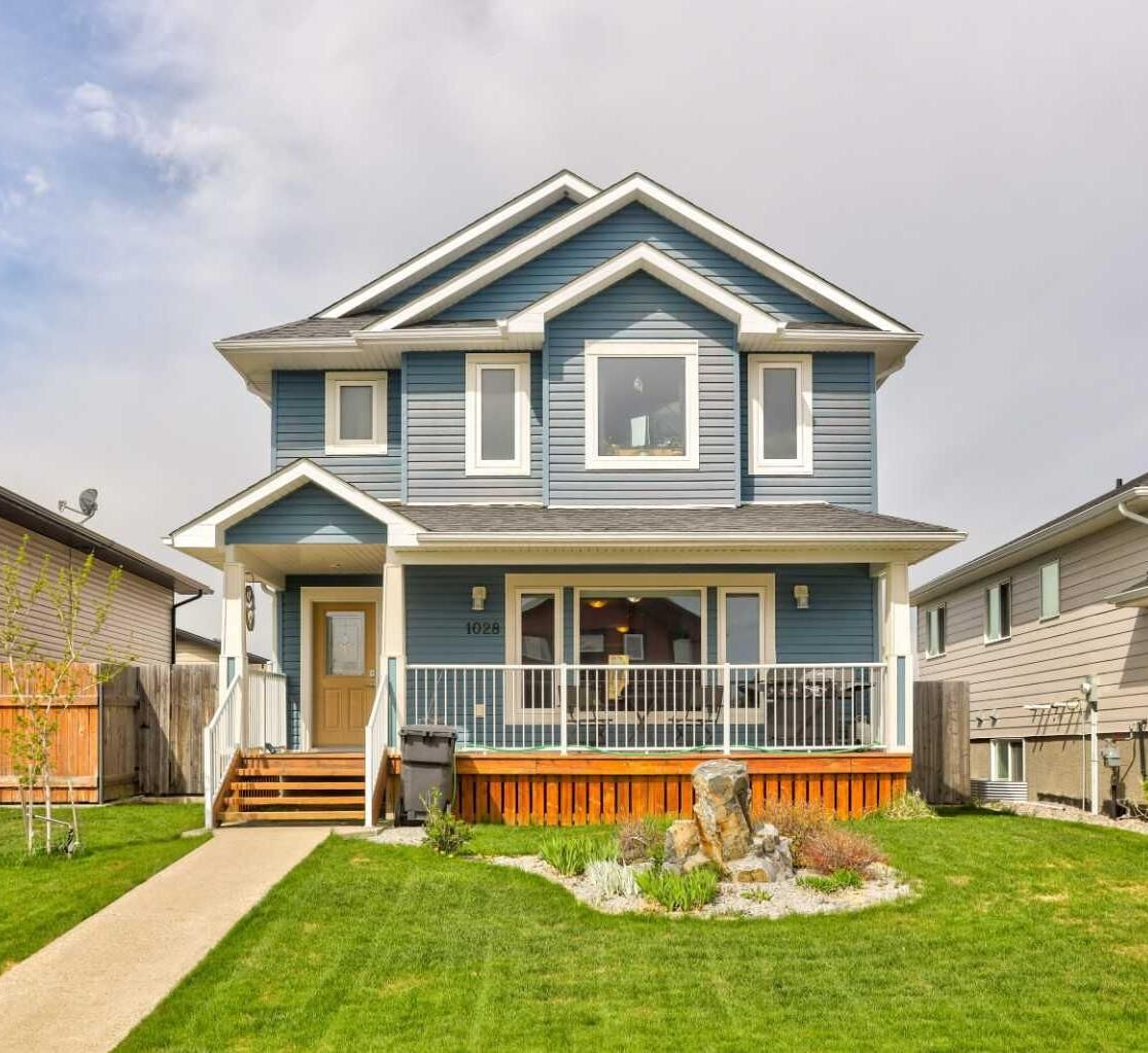 Property Photo:  1028 Livingston Way  AB T0K 1W0 