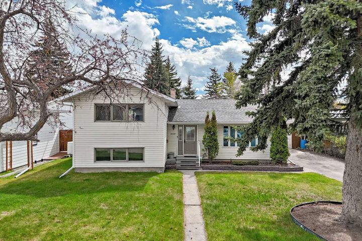 4039 5 Avenue SW — photo 1