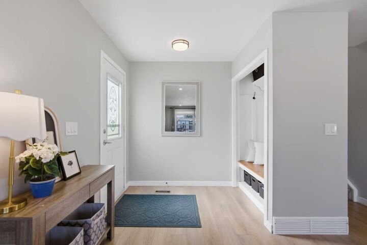 Property Photo:  559 Deerpath Court SE  AB T2J 6C8 
