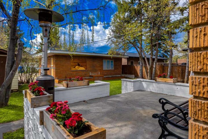 Property Photo:  1415 43 Street SW  AB T3C 2A3 
