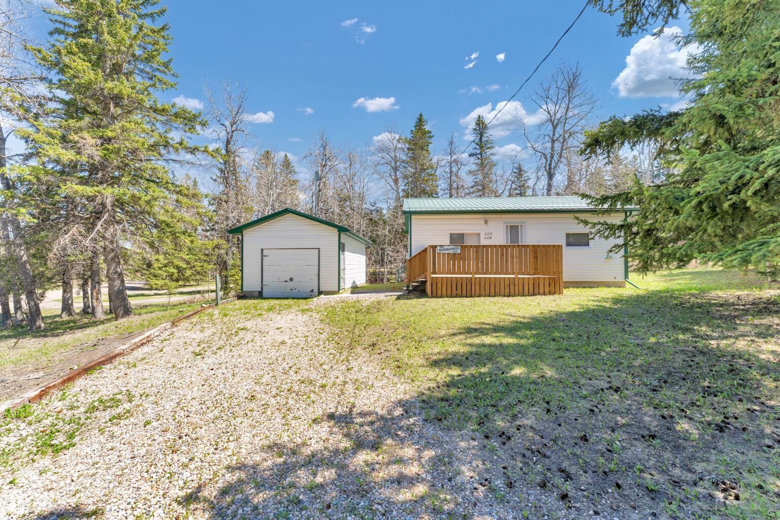 Property Photo:  309 4 Avenue  AB T0J 1C0 