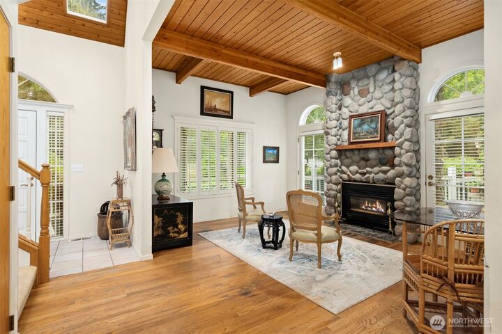 Property Photo:  4331  Rhodes End  NE  WA 98110 