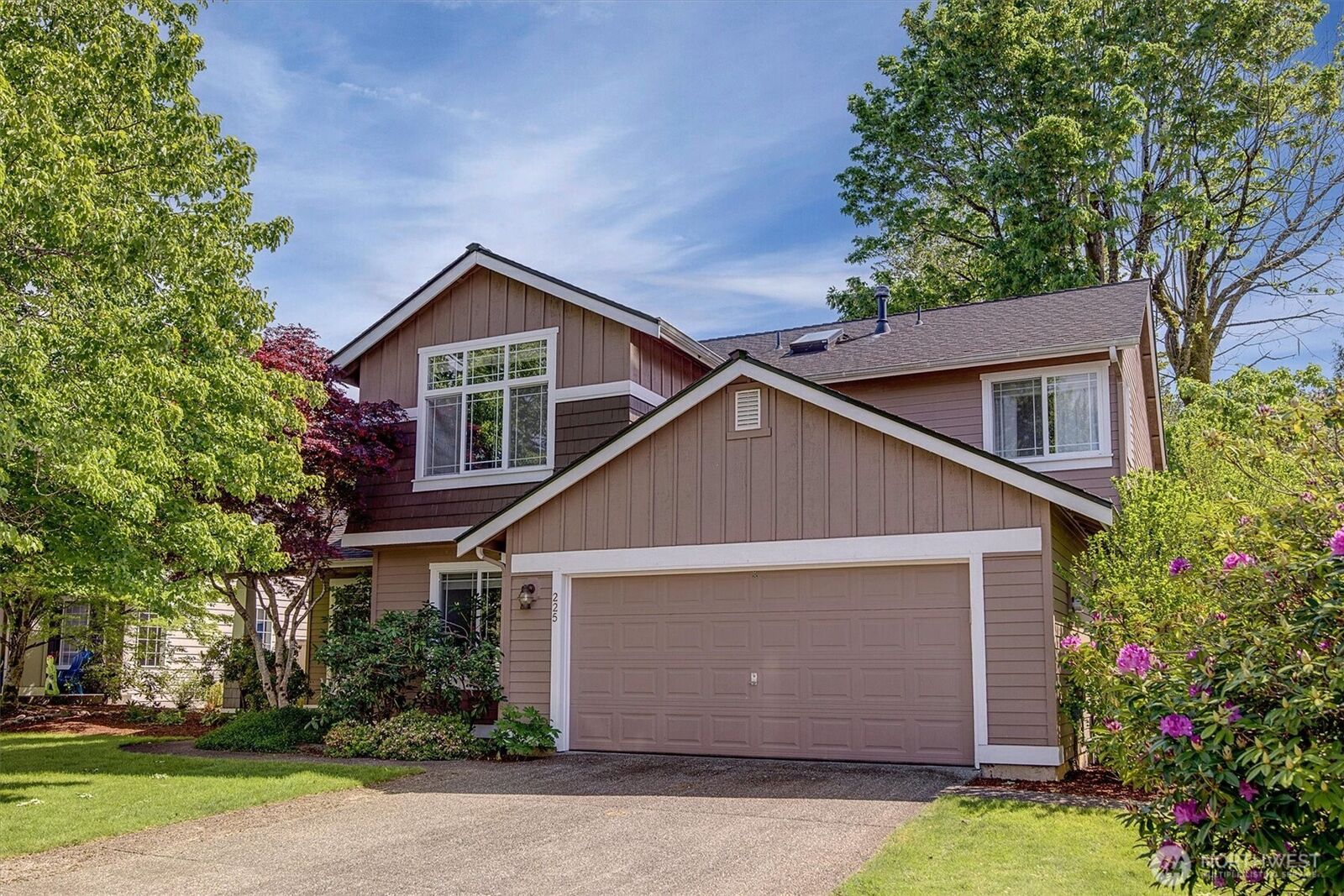 Property Photo:  225 SE 10th Circle  WA 98045 