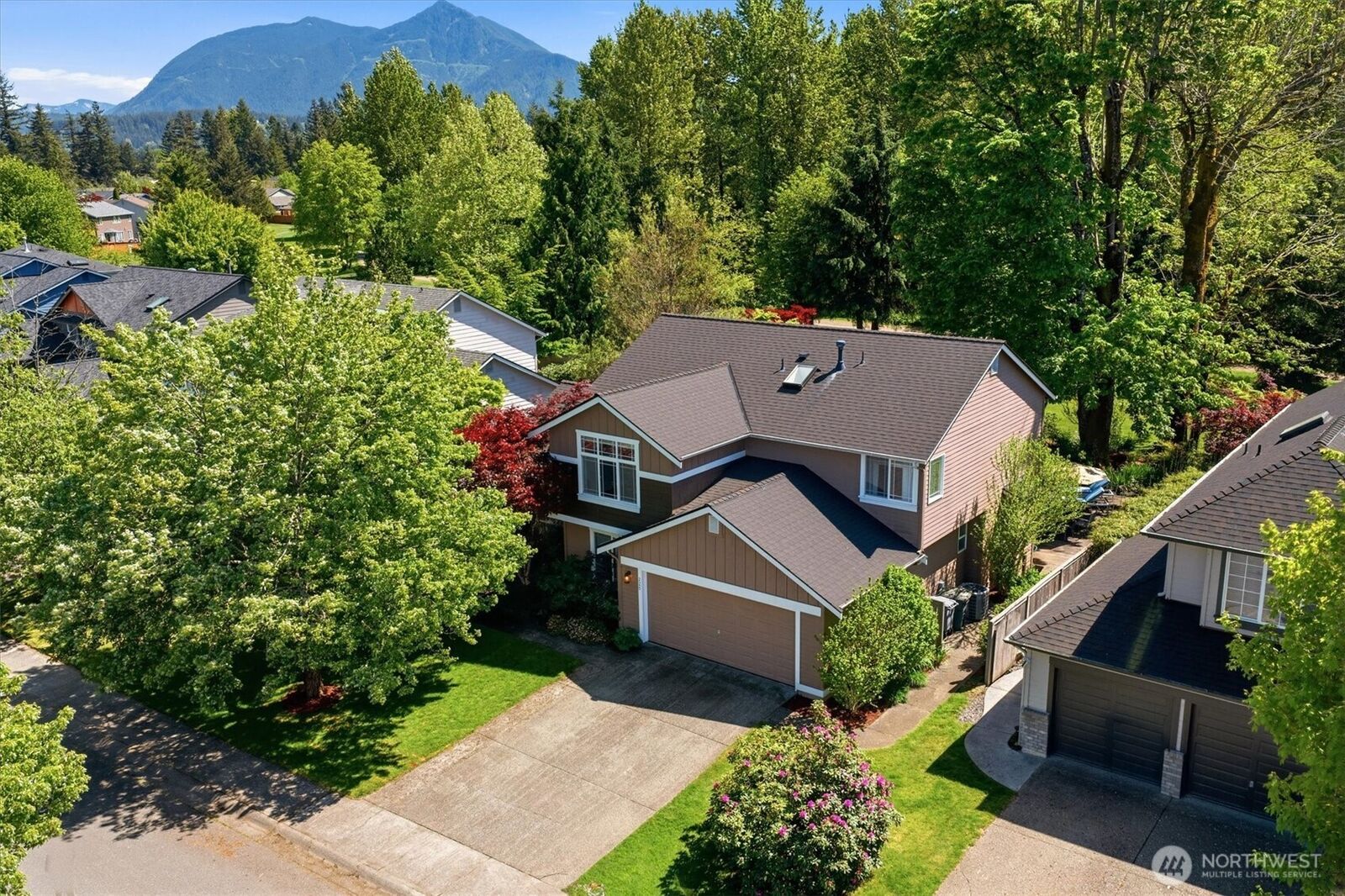 Property Photo:  225 SE 10th Circle  WA 98045 