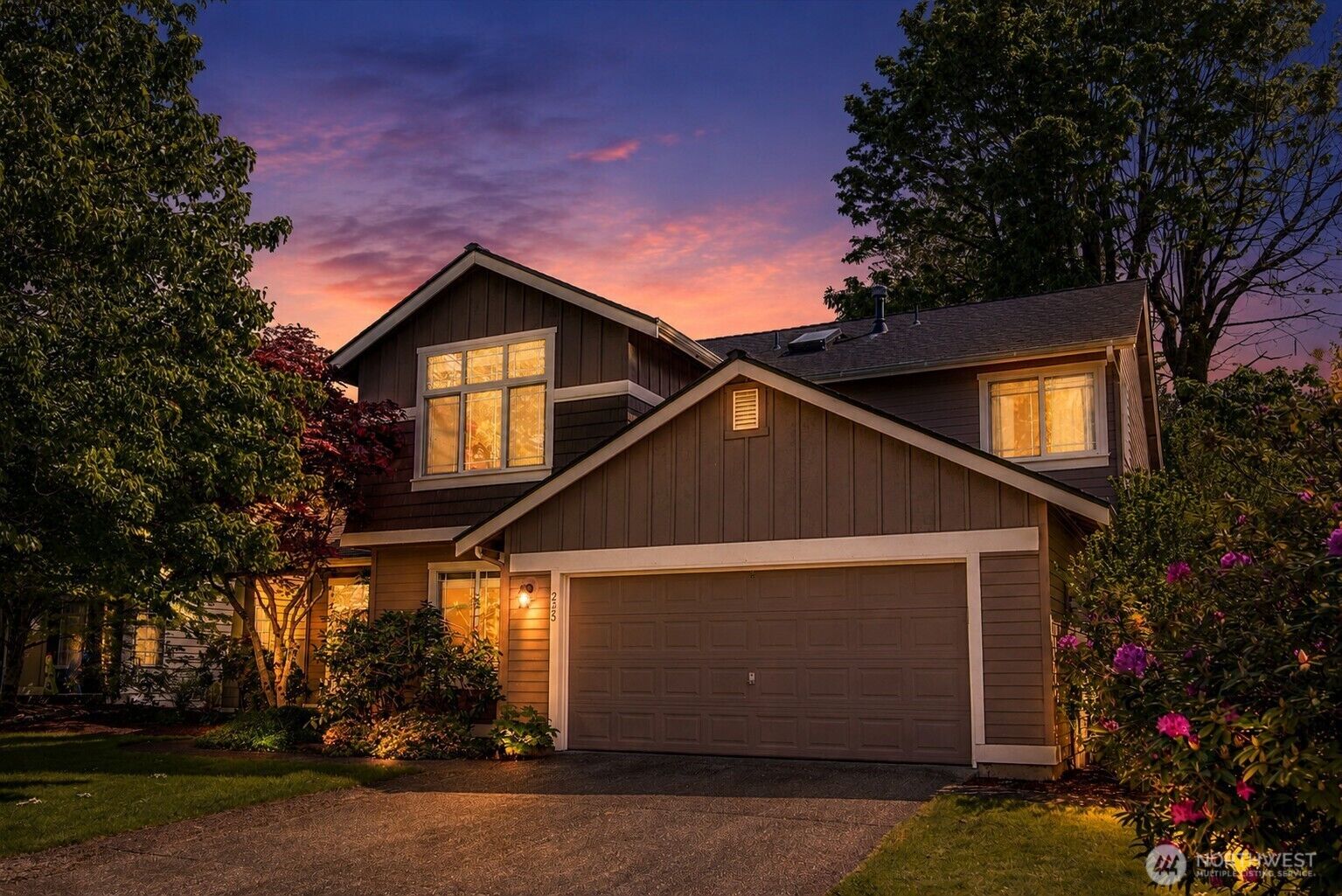 Property Photo:  225 SE 10th Circle  WA 98045 