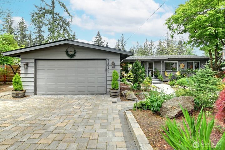 Property Photo:  2430  155th Place SE  WA 98007 