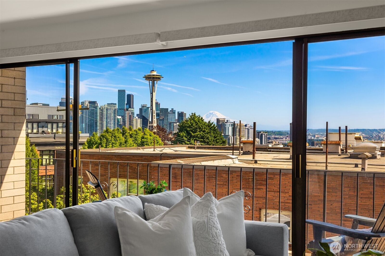 Property Photo:  1001  Queen Anne Avenue N 303  WA 98109 
