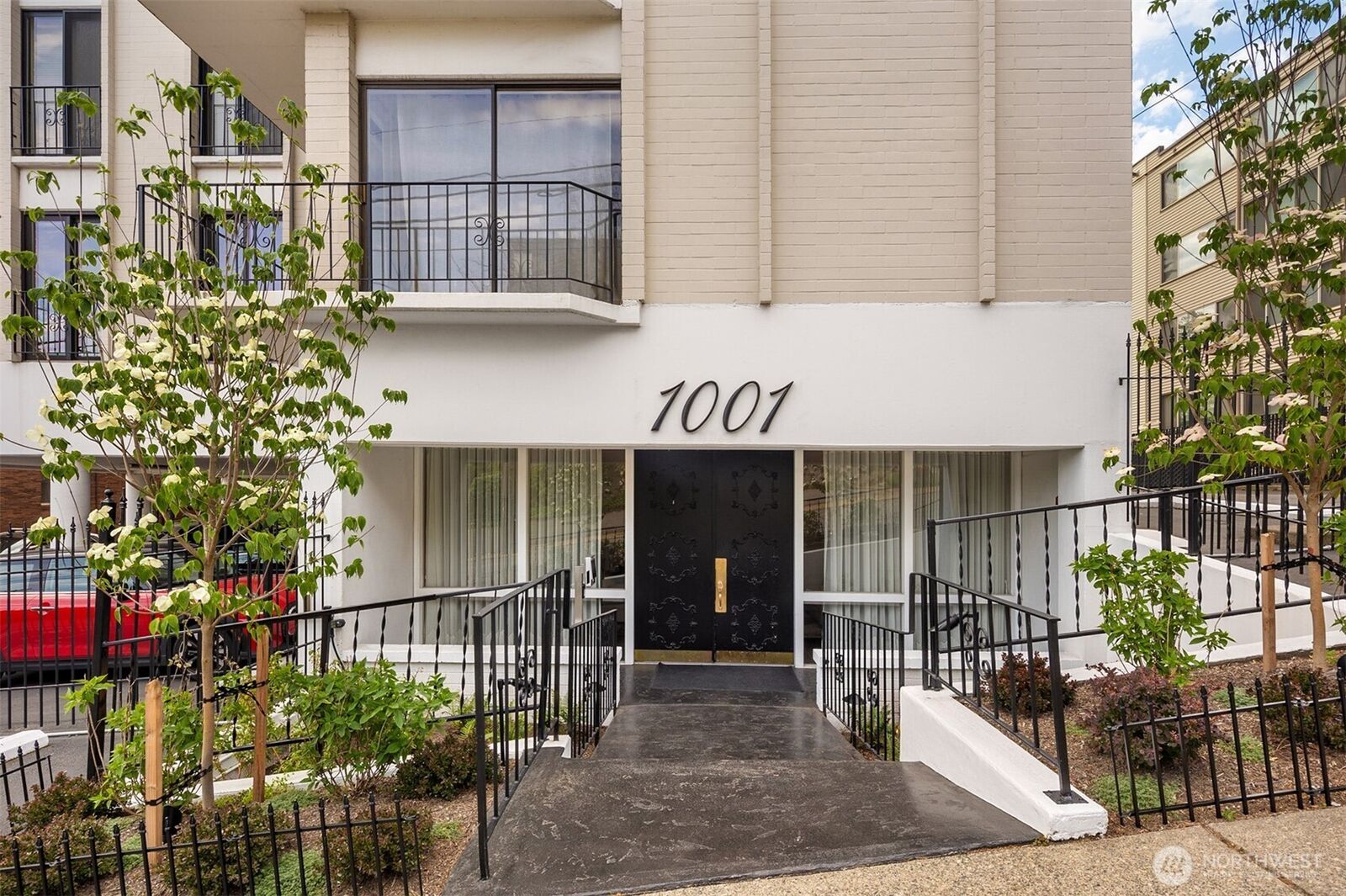Property Photo:  1001  Queen Anne Avenue N 303  WA 98109 
