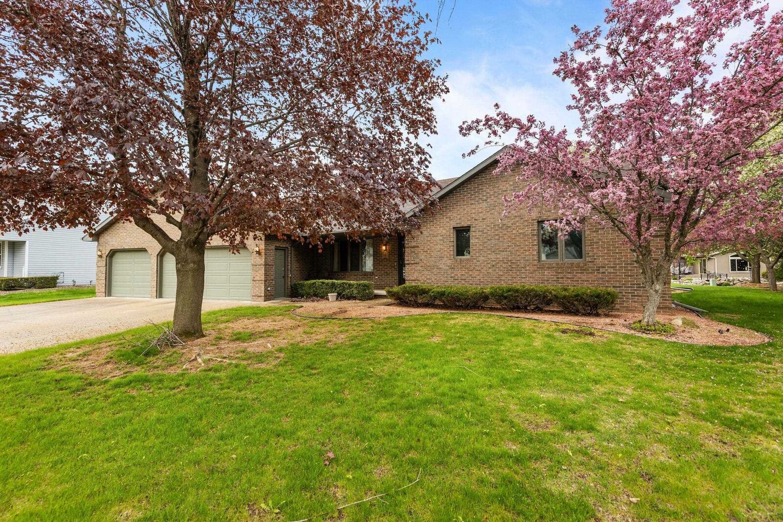 Property Photo:  21 Kensington Court  WI 54915 
