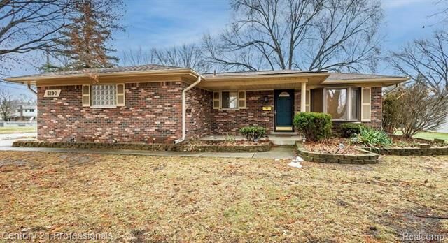 Property Photo:  5190 Babbit Drive  MI 48085 