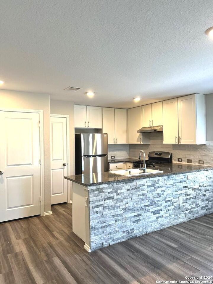 Property Photo:  314 Pradera Cv  TX 78237 