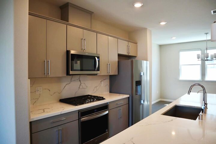 Property Photo:  326 Agustin Narvaez Street Unit 5  CA 95136 