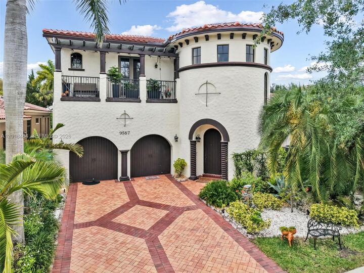 Property Photo: 9587 Exbury Ct FL 33076