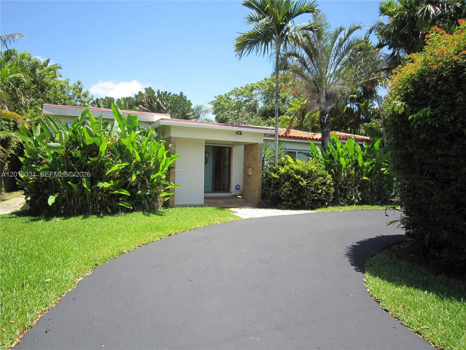 Property Photo: 1905 NE 124th St FL 33181