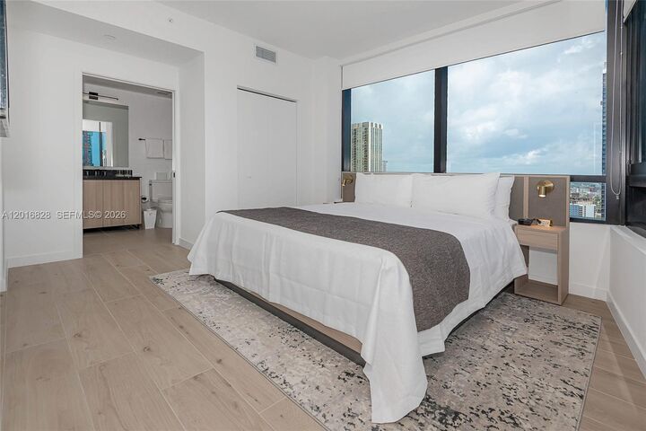 Property Photo:  225 N Miami Ave 2801  FL 33128 
