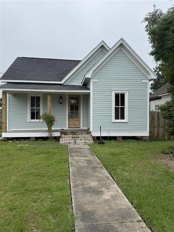 Property Photo:  1014 Iris Street  LA 70601 