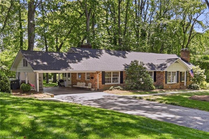 Property Photo:  1117 Huntingdon Road  NC 27104 