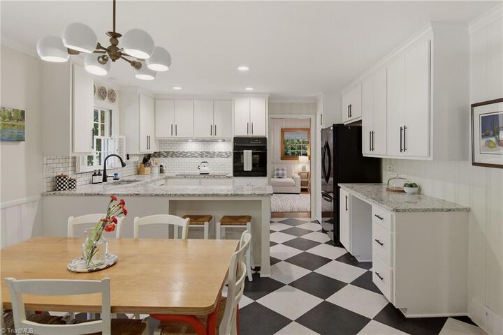 Property Photo:  1117 Huntingdon Road  NC 27104 