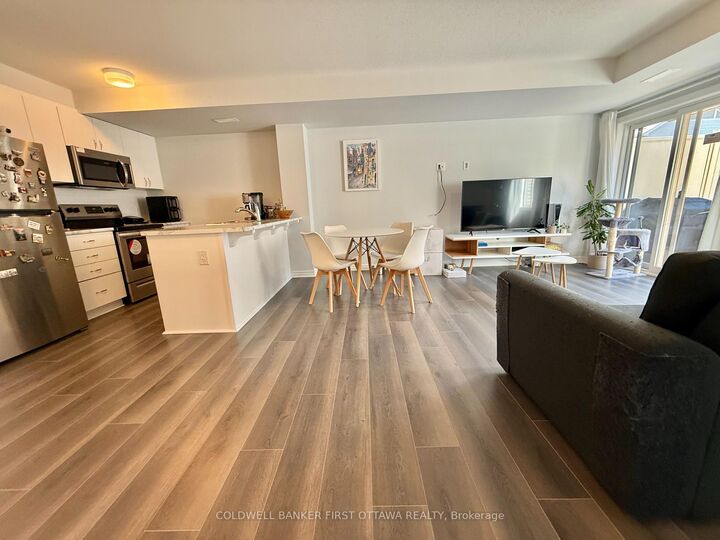 Property Photo:  