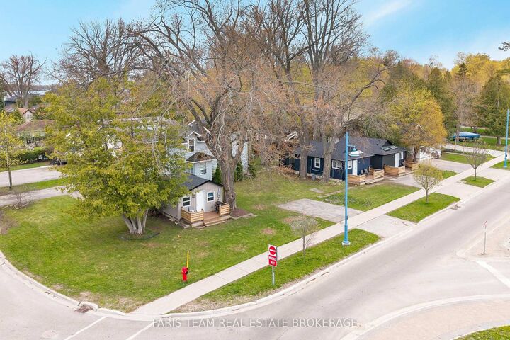 687 Innisfil Beach Road — photo 1