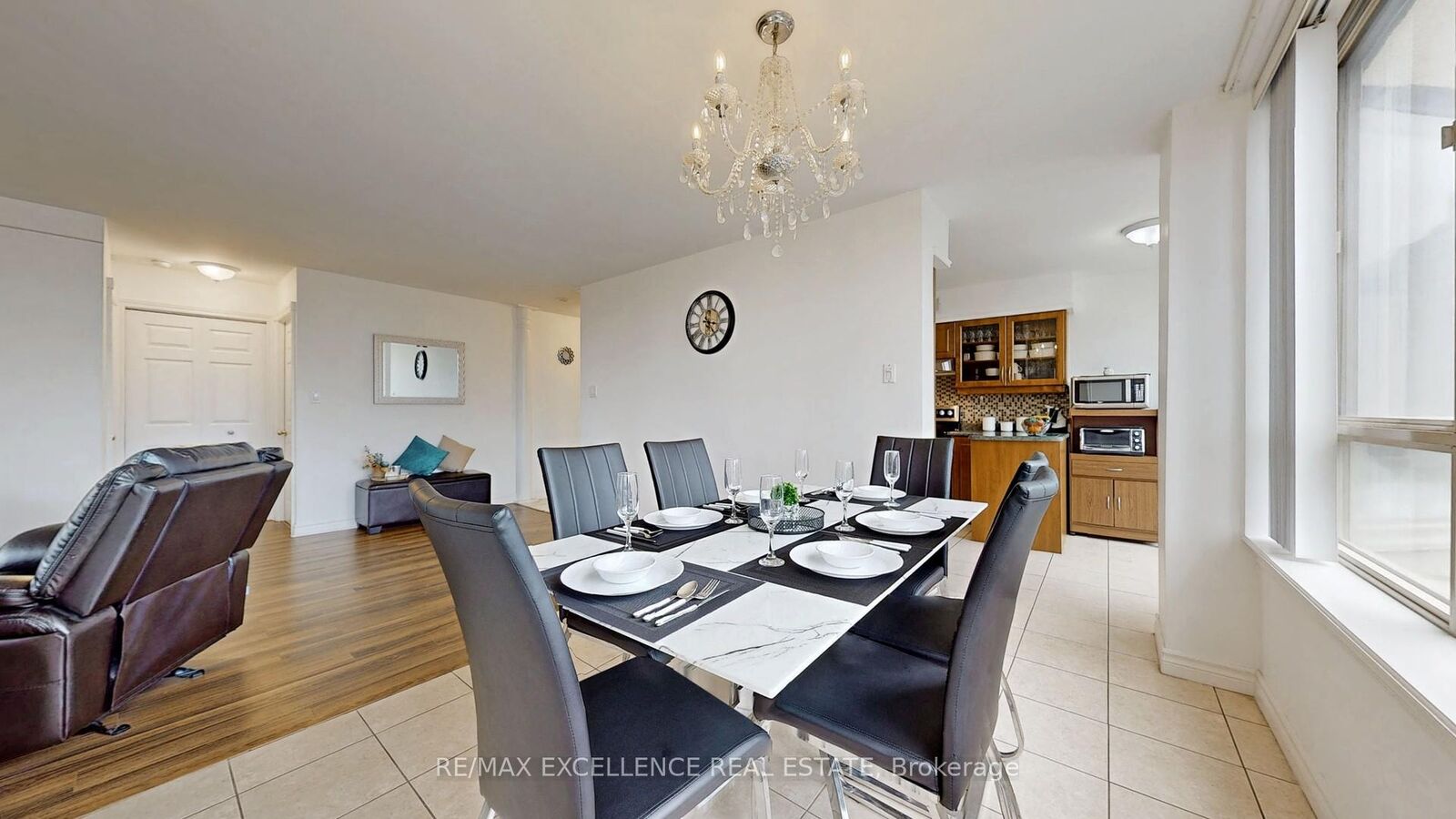 Property Photo: 3605 Kariya Drive 1504 ON L5B 3J4